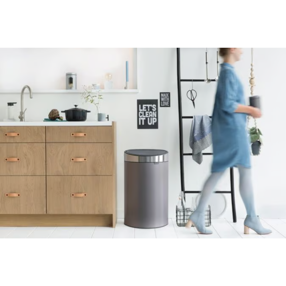 Brabantia｜Touch Bin New 平背彈蓋垃圾桶 40L｜塑膠內桶｜2款顏色
